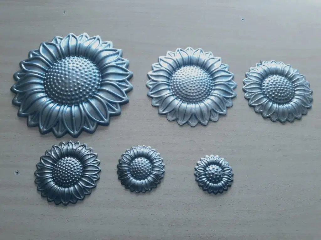 Cast fleur cluster CD-106 Rosettes, Flowers & Cast Décor — Deco Blossom Kenya