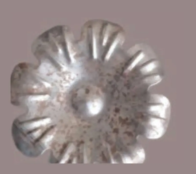 F65 Rosettes, Flowers & Cast Décor Cast décor, metallic — Deco Blossom Kenya
